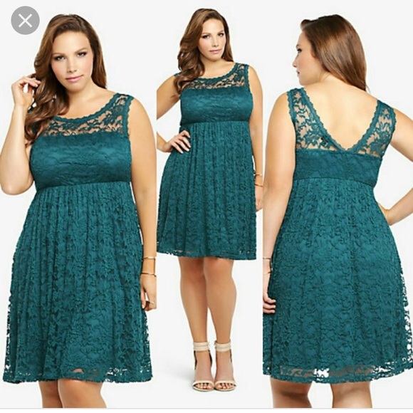 torrid Dresses & Skirts - Torrid Emerald Green Lace Overlay Dress Size 2